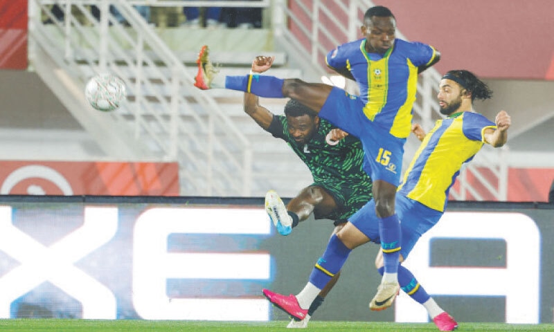 FES (Morocco): Nigeria&rsquo;s Bright Osayi-Samuel (L) vies for the ball with Tanzania&rsquo;s Mohamed Hussein (C) and Tarryn Allarakhia during their Africa Cup of Nations Group &lsquo;C&rsquo; match at the Fez Stadium.&mdash;AFP