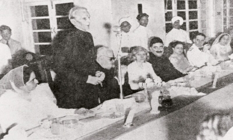  QUAID-I-AZAM speaking at the Independence Day dinner at the Governor-General’s House in Karachi on August 14,
1947. 