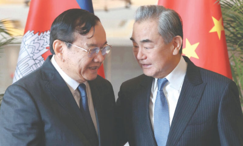 Cambodia’s Deputy PM Prak Sokhonn speaks to China’s Foreign Minister Wang Yi.—AFP Cambodia’s Deputy PM Prak Sokhonn speaks to China’s Foreign Minister Wang Yi.—AFP