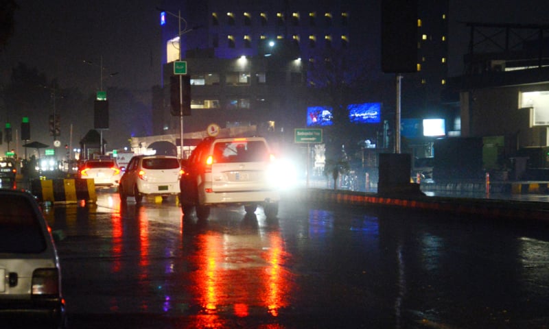 Vehicles pass through a security checkpoint during light rain in Peshawar on Wednesday. &mdash; White Star