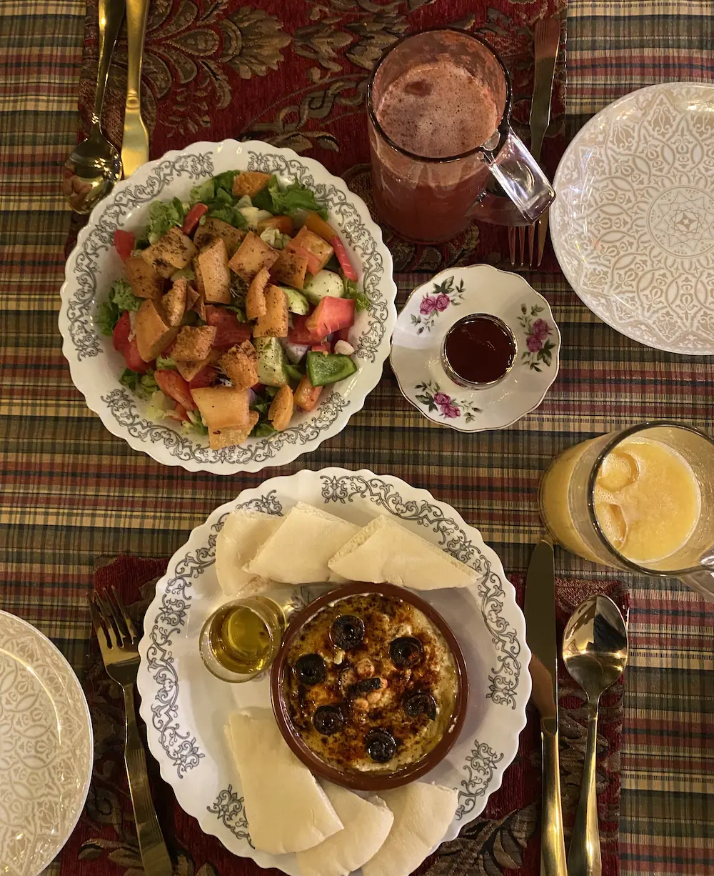 From chapli kebabs to persian sherbets: Why Karachi&rsquo;s Caf&eacute; 1947 feels like home