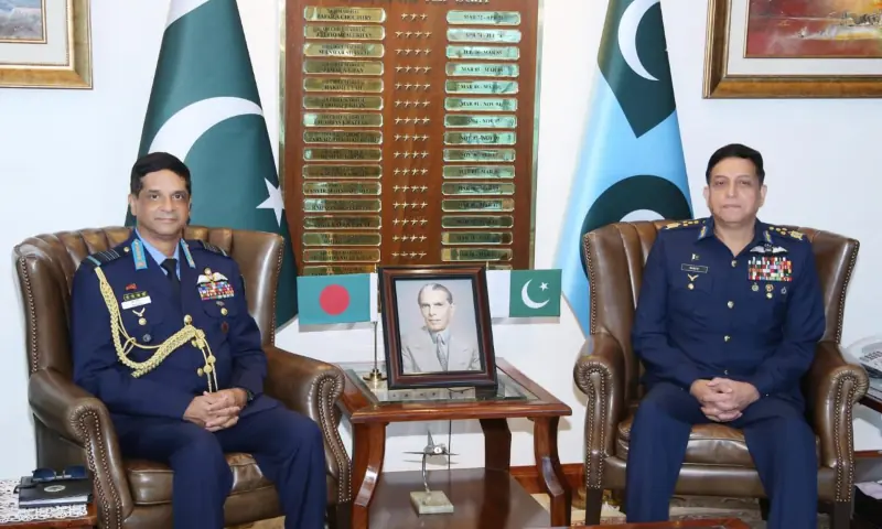 Bangladesh Air Force Air Chief Marshal Marshal Hasan Mahmood Khan (left) calls on Pakistan Air Force Air Chief Marshal Zaheer Ahmed Baber Sidhu in Islamabad on January 6. &mdash; Photo courtesy ISPR