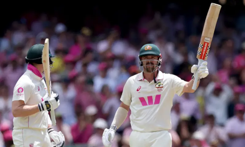 Australia’s Travis Head (R) celebrates with teammate Steve Smith after reaching his 150 runs on day three of the fifth Ashes cricket Test between Australia and England at the Sydney Cricket Ground in Sydney on January 6, 2026.— AFP Australia’s Travis Head (R) celebrates with teammate Steve Smith after reaching his 150 runs on day three of the fifth Ashes cricket Test between Australia and England at the Sydney Cricket Ground in Sydney on January 6, 2026.— AFP