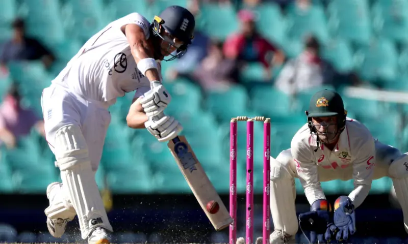 England’s Jacob Bethell hits a shot on day four of the fifth Ashes cricket Test match between Australia and England at the SCG in Sydney on January 7, 2026. — AFP England’s Jacob Bethell hits a shot on day four of the fifth Ashes cricket Test match between Australia and England at the SCG in Sydney on January 7, 2026. — AFP