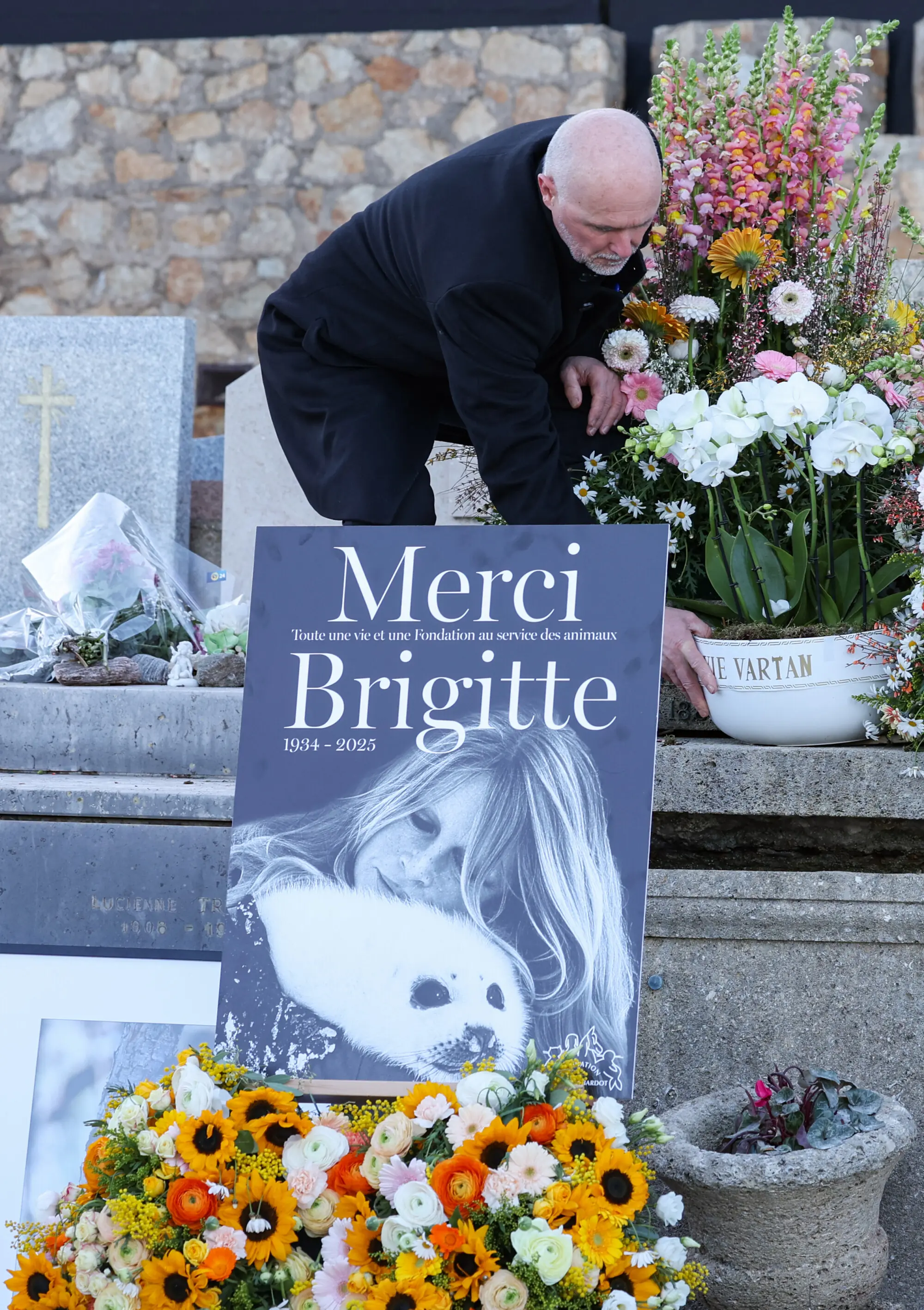 Crowds pay tribute as French cinema icon Brigitte Bardot is buried in Saint-Tropez