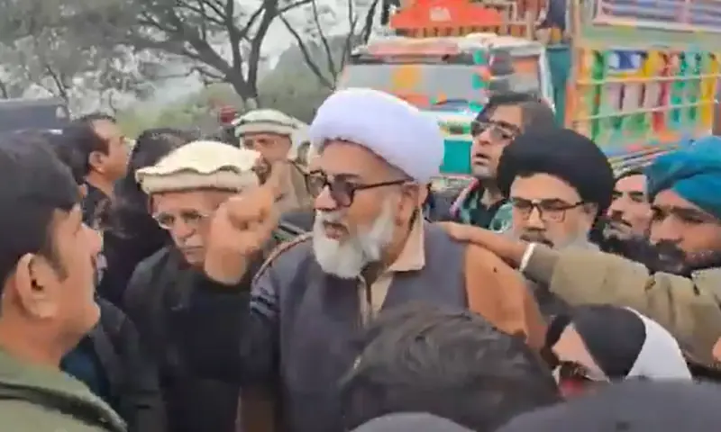 MWM chief Senator Allama Raja Nasir Abbas and Mahmood Khan Achakzai speaks to Punjab Police officials on Jan 8, 2026. &mdash; screengrab via X/TTAP_OFFICIAL