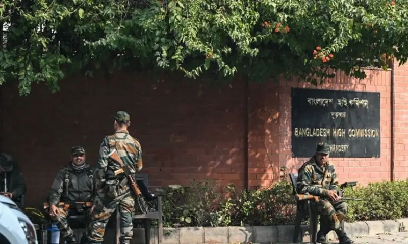 Security personnel stand guard outside the Bangladesh High Commission in New Delhi on December 23, 2025. &mdash; AFP