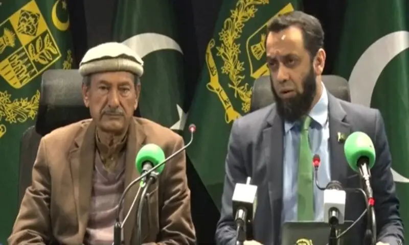 A screengrab of Information Minister Attaullah Tarar and Zahid Khan. &mdash; PTV News/ youtube