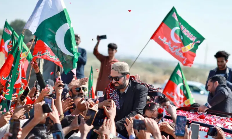 People greet KP CM Sohail Afridi as he heads to Hyderabad on Jan 10, 2026. &mdash; X/PtiNorthPunjab