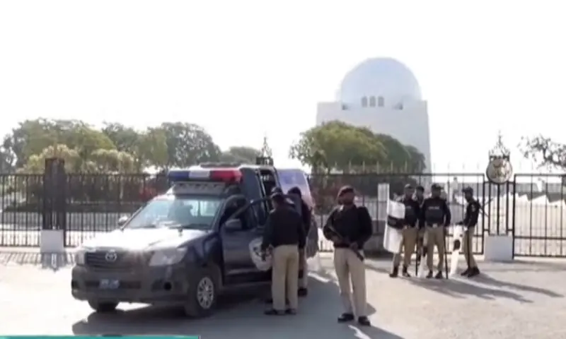 Police personnel seen near Mazar-i-Quaid in Karachi on Jan 11. &mdash; DawnNewsTV