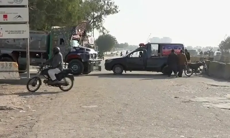 A police mobile and a tankers seen blocking a road near Mazar-i-Quaid in Karachi on Sunday. &mdash; DawnNewsTV