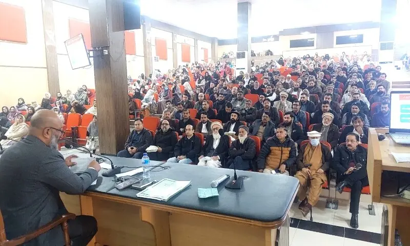 Deputy Director of the Ministry of Religious Affairs, Umar Butt, briefing the participants on administrative matters, departure procedures, and accommodation in Makkah and Madinah on Sunday, January 11, 2026. &mdash; APP