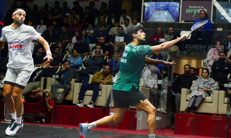 Pakistan&rsquo;s Noor Zaman in action against Mohamed Elshorbagy of Egypt during the quarterfinal of the Karachi Open at DA Creek Club. &mdash; Photo by Tahir Jamal/White Star