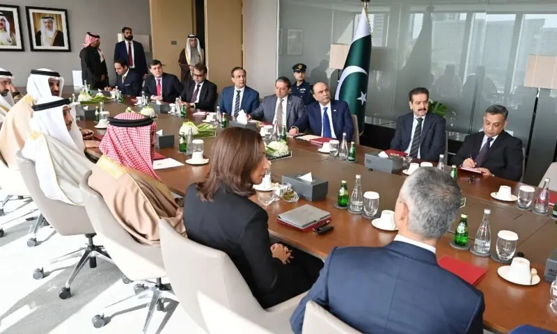The Economic Development Board of Bahrain briefs President Asif Ali Zardari in the presence of Deputy Prime Minister of Bahrain Shaikh Khalid bin Abdulla Al Khalifa in Manama on January 15, 2026. &mdash;President Office