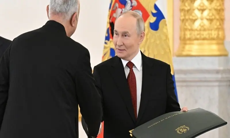Pakistan&rsquo;s Ambassador to Russia, Faisal Niaz Tirmizi, formally presenting his credentials to President Putin during a ceremony held on Thursday, January 15, at Moscow&rsquo;s Grand Kremlin Palace. &mdash; Facebook/Pakistan Embassy Russia