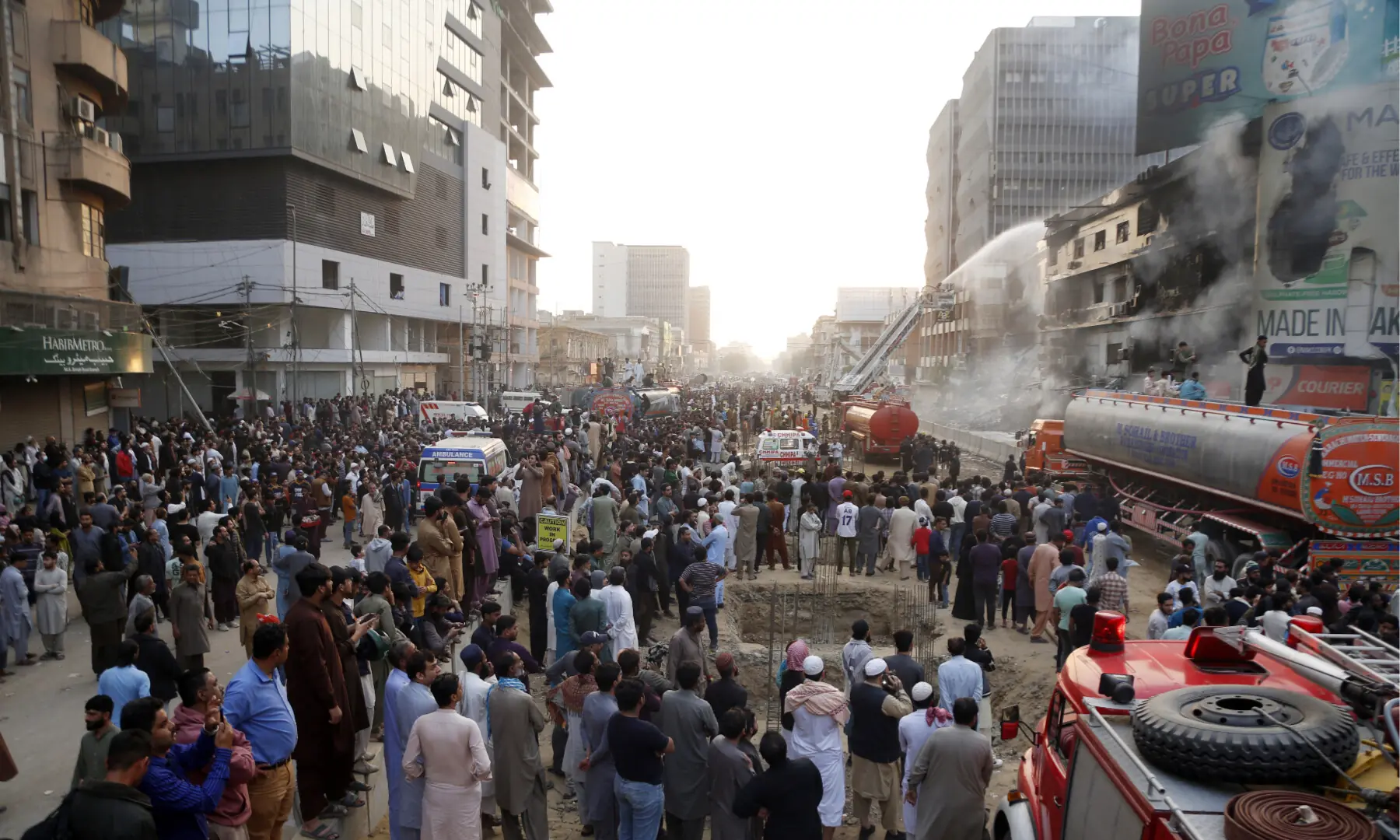 A huge crowd has gathered as firefighters make efforts to douse a fire at the Gul Plaza shopping mall on Karachi&rsquo;s MA Jinnah Road on Jan 18, 2026. &mdash; Shakil Adil/White Star