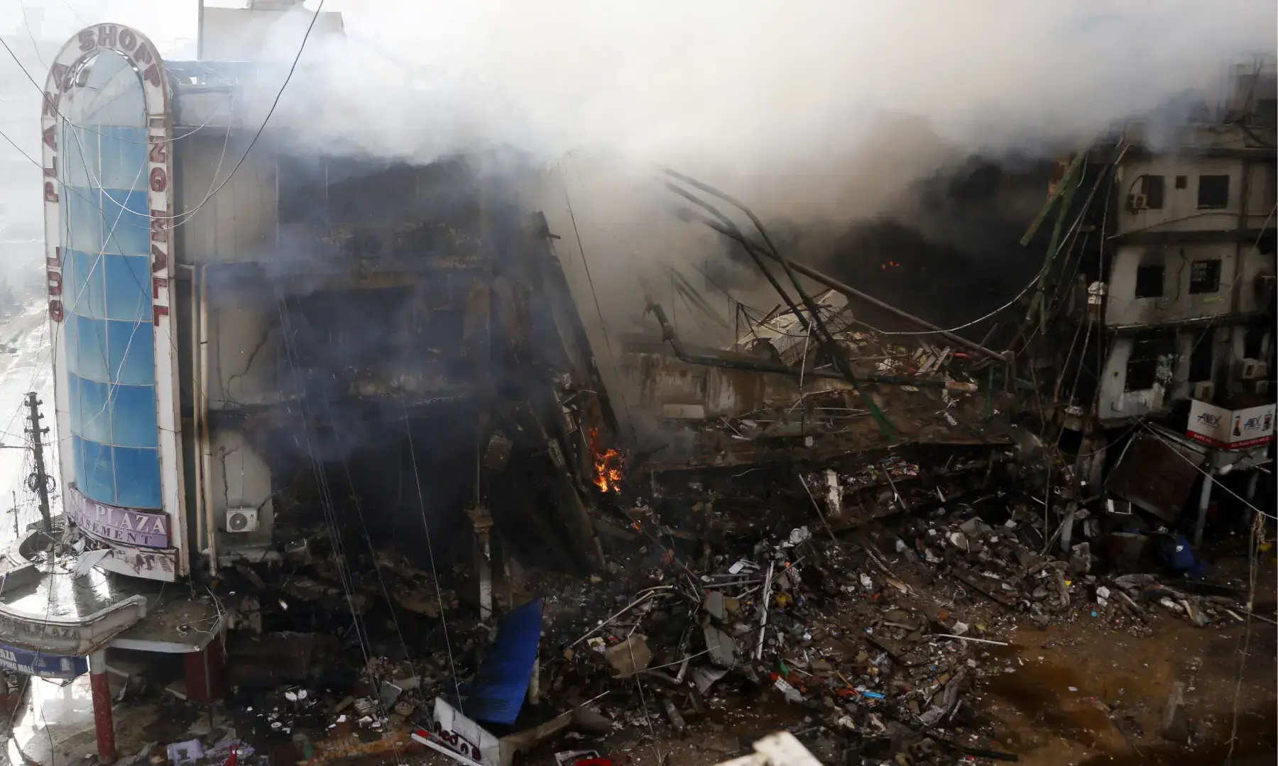 Firefighters and rescue workers make efforts to douse a fire at the Gul Plaza shopping mall on Karachi&rsquo;s MA Jinnah Road on Jan 18, 2026. &mdash; Shakil Adil/White Star