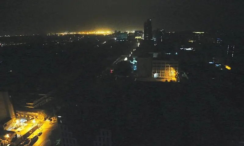 DARKNESS envelops Karachi amid a power outage.&mdash;White Star/File