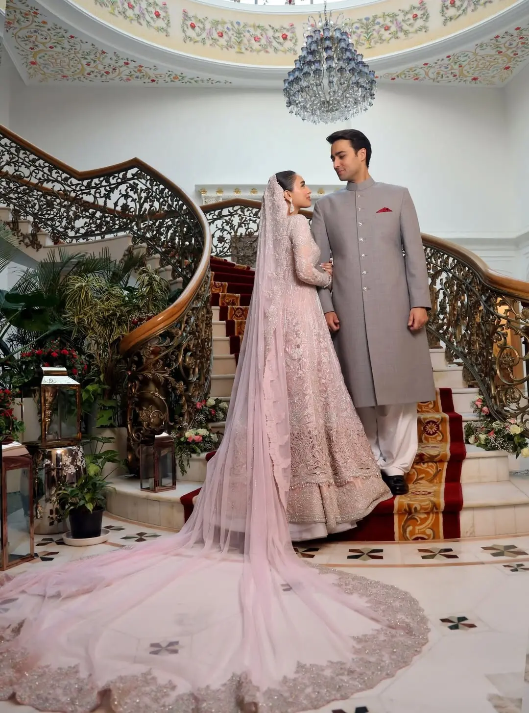  The bride and groom in Faraz Manan. Photo: Irfan Ahson/Instagram. 