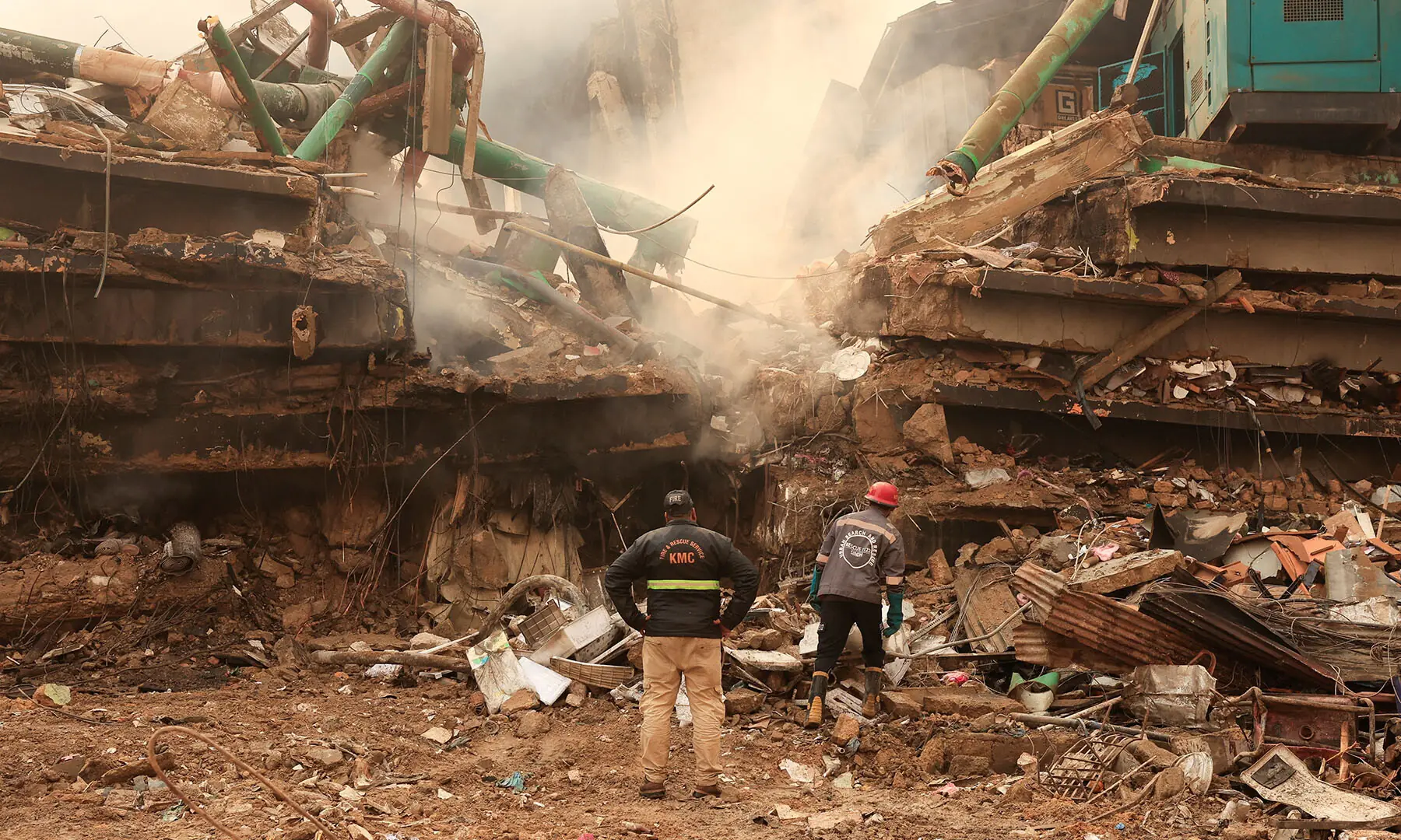  Emergency personnel search for survivors at the Gul Plaza shopping mall in Karachi on January 19 after a massive fire broke out. — Reuters 