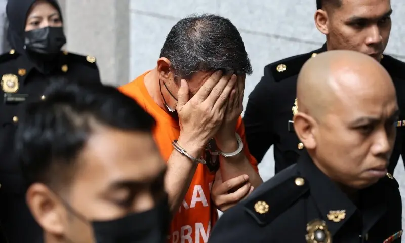 Malaysian anti-graft officers escort a former army chief, while leaving the court complex after the authorities managed to get a court order to hold him in custody to assist in an investigation into alleged bribery involving military procurement contracts, in Putrajaya, Malaysia January 8. — Reuters Malaysian anti-graft officers escort a former army chief, while leaving the court complex after the authorities managed to get a court order to hold him in custody to assist in an investigation into alleged bribery involving military procurement contracts, in Putrajaya, Malaysia January 8. — Reuters