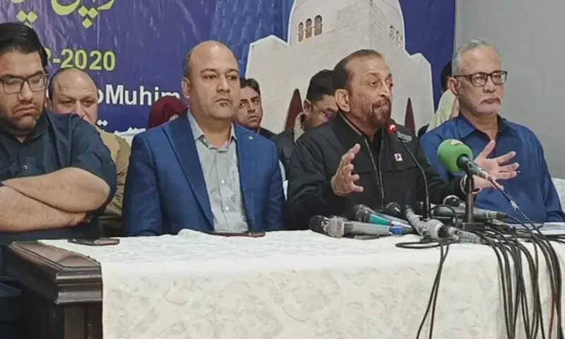MQM-P leader Dr Farooq Sattar addresses a press conference in Karachi. &mdash;  DawnNewsTV