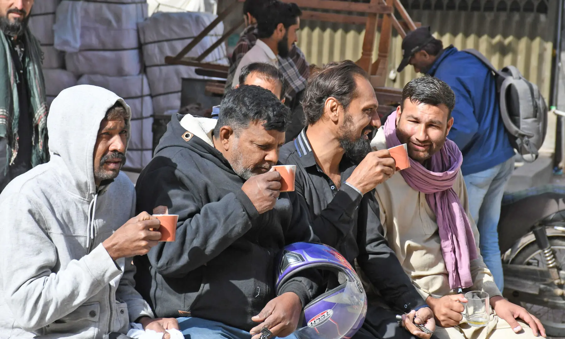 People drink tea to keep themselves warm during cold weather in Karachi on Jan 23, 2026. — Online photo by Sabir Mazhar