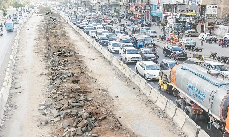 Vehicles snarl up along the main University Road running parallel to the under construction track of BRT Red Line in July 2023. &mdash; White Star/File