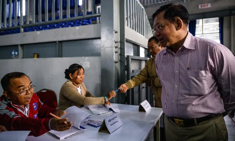Military chief Min Aung Hlaing (R) visits a polling station during the third and final phase of Myanmar’s general election in Mandalay on Jan 25, 2026. — AFP