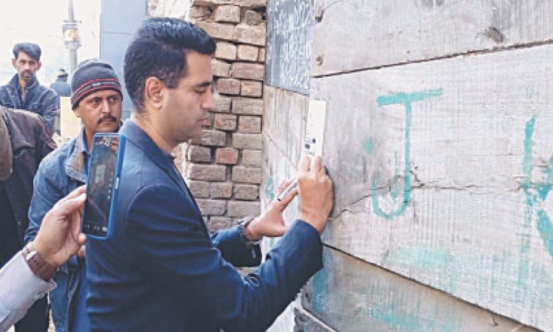 A SENIOR official of Hyderabad&rsquo;s city taluka seals the site close to the Pucca Qila wall on Saturday.&mdash;Dawn