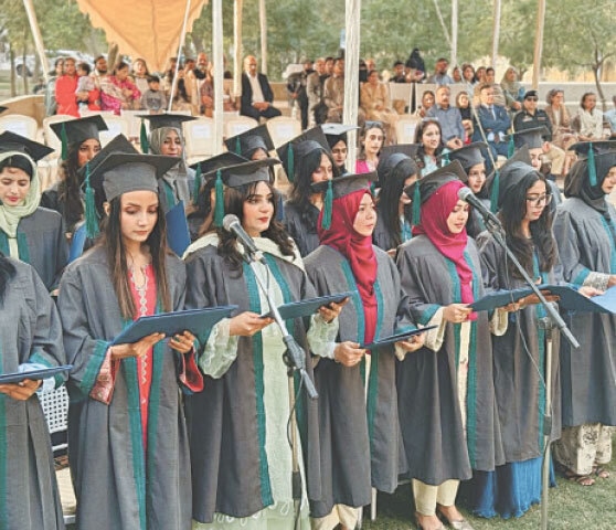 Graduating students take the oath at the convocation.&mdash;Dawn