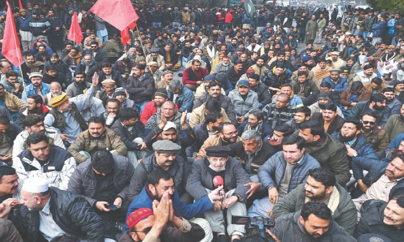 Power workers protest in front of the Lahore Press Club against the government&rsquo;s privatisation plan. &mdash;White Star
