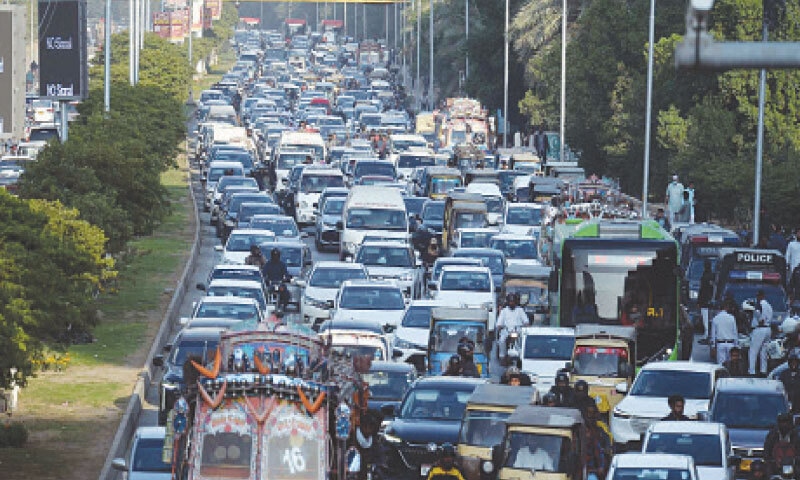 Vehicles move bumper to bumper on Sharea Faisal. &mdash;PPI
