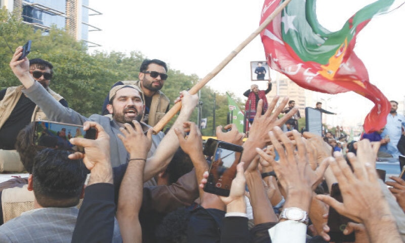 Sporting a Sindhi Topi, presented to him upon his arrival in Karachi by PPP&rsquo;s Saeed Ghani, Khyber Pakhtunkhwa Chief Minister Sohail Afridi takes a selfie with adoring supporters.&mdash;Shakil Adil / White Star