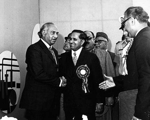Zulfi kar Ali Bhutto (left) pictured alongside Munir Ahmad Khan (centre) and Dr Abdus Salam (right) during the inauguration ceremony of the Karachi Nuclear Power Plant (Kanupp) on November 28, 1972 | PAEC