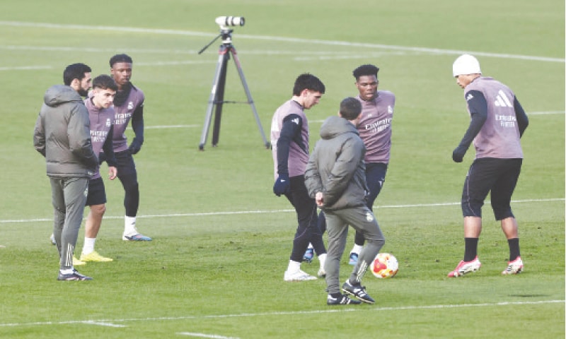 REAL Madrid&rsquo;s new coach Alvaro Arbeloa (L) leads a training session at the Real Madrid Sports City on Tuesday.&mdash;AFP