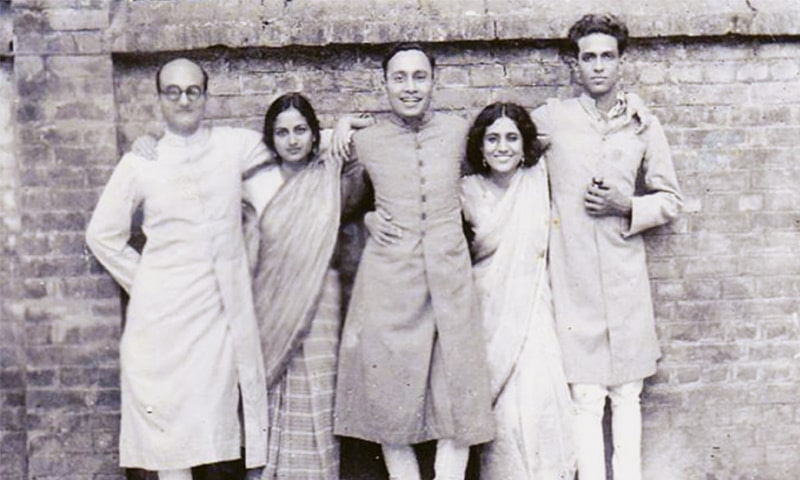 Dr Rashid Jahan (fourth from left) and her husband Mahmuduz Zafar (extreme left) helped stoke the fires of Progressive writing in South Asia | Dawn Archives