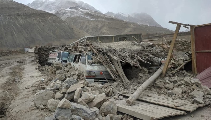  Chipurson Valley (Gilgit-Baltistan): Vehicles are buried under the rubble of a structure that collapsed during the 5.8-magnitude earthquake that struck the region on Monday.—Photo by the writer 