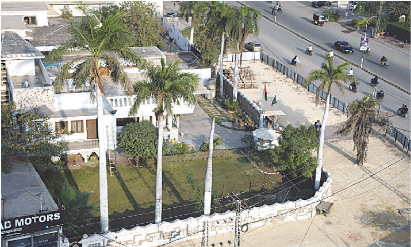 A view of the Syed Qamaruzzaman Shah House in Latifabad Unit No.2.&mdash;By Umair Ali