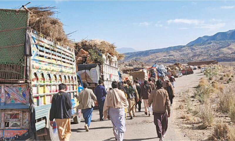 Tirah residents with their personal belongings loaded on trucks just before leaving the valley. &mdash; Dawn