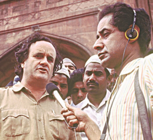 MARK Tully records a radio dispatch from New Delhi&rsquo;s Jama Masjid.&mdash;Photo courtesy BBC News
