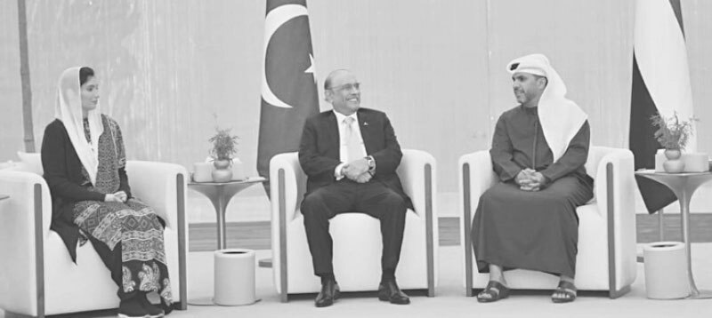    President Asif Ali Zardari and First Lady Aseefa Bhutto-Zardari meet UAE Minister of Justice Abdullah bin Sultan bin Awad Al Nuaimi.&mdash;White Star   