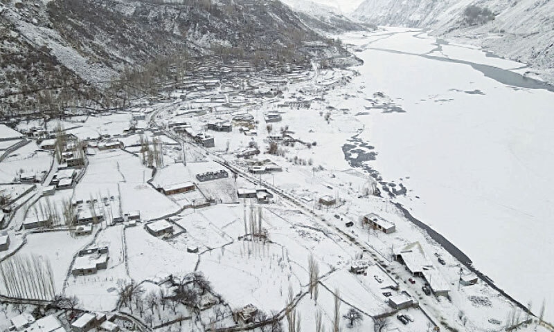 HUNZA: The town of Gulmit in the Gojal Valley is blanketed in white, with snow covering everything as far as the eye can see.—Dawn HUNZA: The town of Gulmit in the Gojal Valley is blanketed in white, with snow covering everything as far as the eye can see.—Dawn