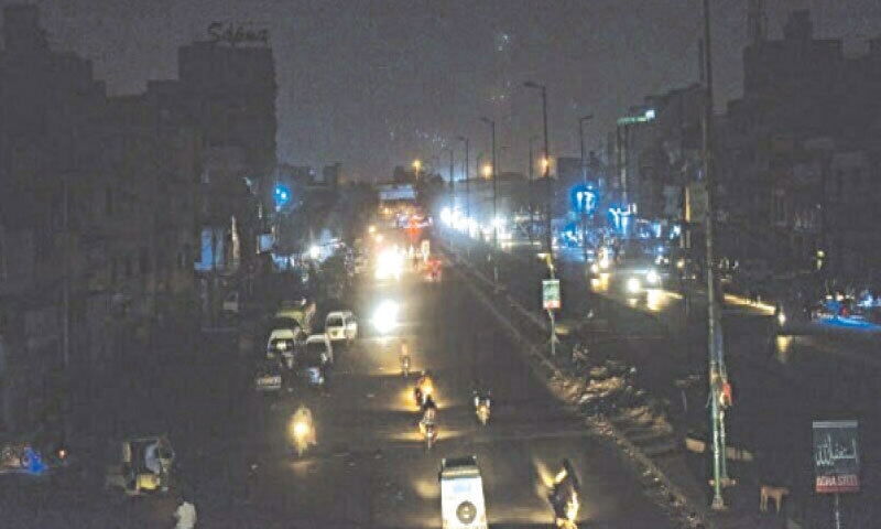 THE view of an arterial road in Karachi during night-time loadshedding.
&mdash;File photo / White Star