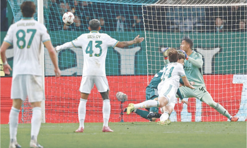 ATHENS: AS Roma’s Jan Ziolkowski (second R, front) scores past Panathinaikos goalkeeper Alban Lafont during their Europa League match at the Athens Olympic Stadium.—Reuters ATHENS: AS Roma’s Jan Ziolkowski (second R, front) scores past Panathinaikos goalkeeper Alban Lafont during their Europa League match at the Athens Olympic Stadium.—Reuters