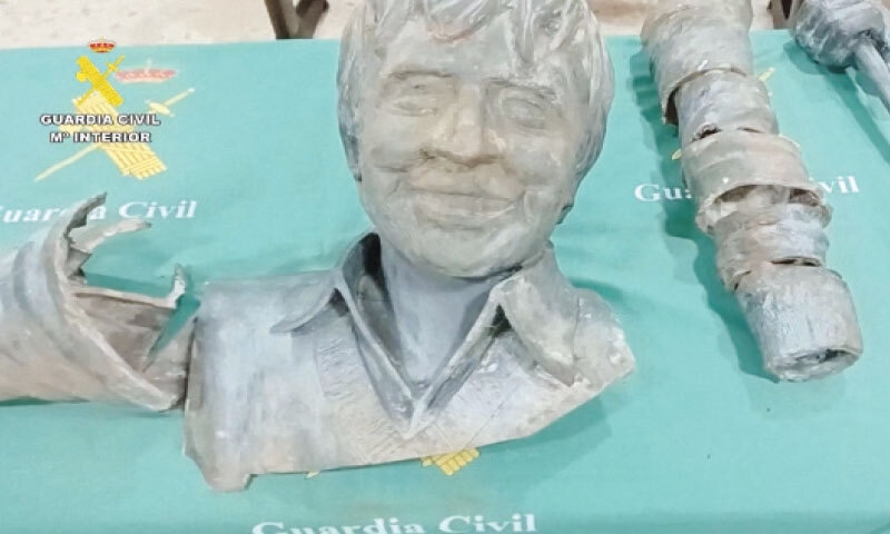Pieces of a statue of Spanish golfer Seve Ballesteros which were recovered by police this week. Ballesteros, who died in 2011, was a major name in professional golf from the mid-1970s to the mid-90s.—Reuters Pieces of a statue of Spanish golfer Seve Ballesteros which were recovered by police this week. Ballesteros, who died in 2011, was a major name in professional golf from the mid-1970s to the mid-90s.—Reuters
