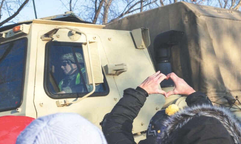 A DEMONSTRATOR makes a ‘heart’ gesture toward a National Guard member in a vehicle during a protest in Minneapolis against the fatal shooting, by the Immigration and Customs Enforcement, of Renee Nicole Good and Alex Pretti.—Reuters A DEMONSTRATOR makes a ‘heart’ gesture toward a National Guard member in a vehicle during a protest in Minneapolis against the fatal shooting, by the Immigration and Customs Enforcement, of Renee Nicole Good and Alex Pretti.—Reuters