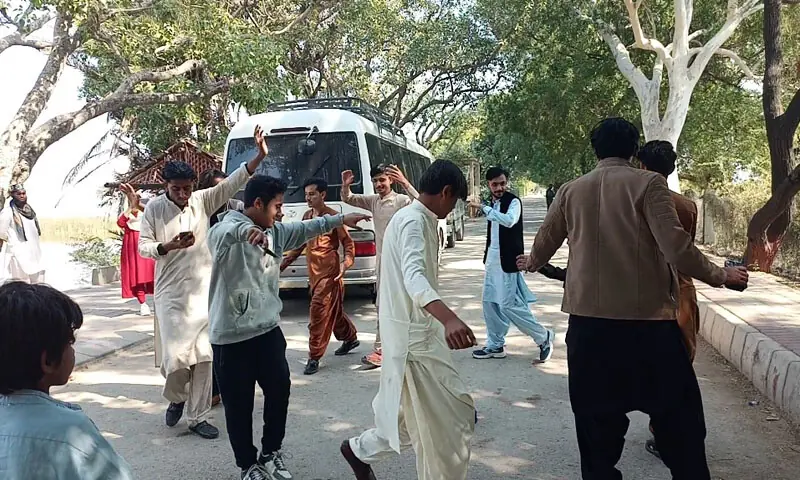 This photo shows picknickers in a festival mood at Haleji Lake in Sindh. &mdash; Photo by author