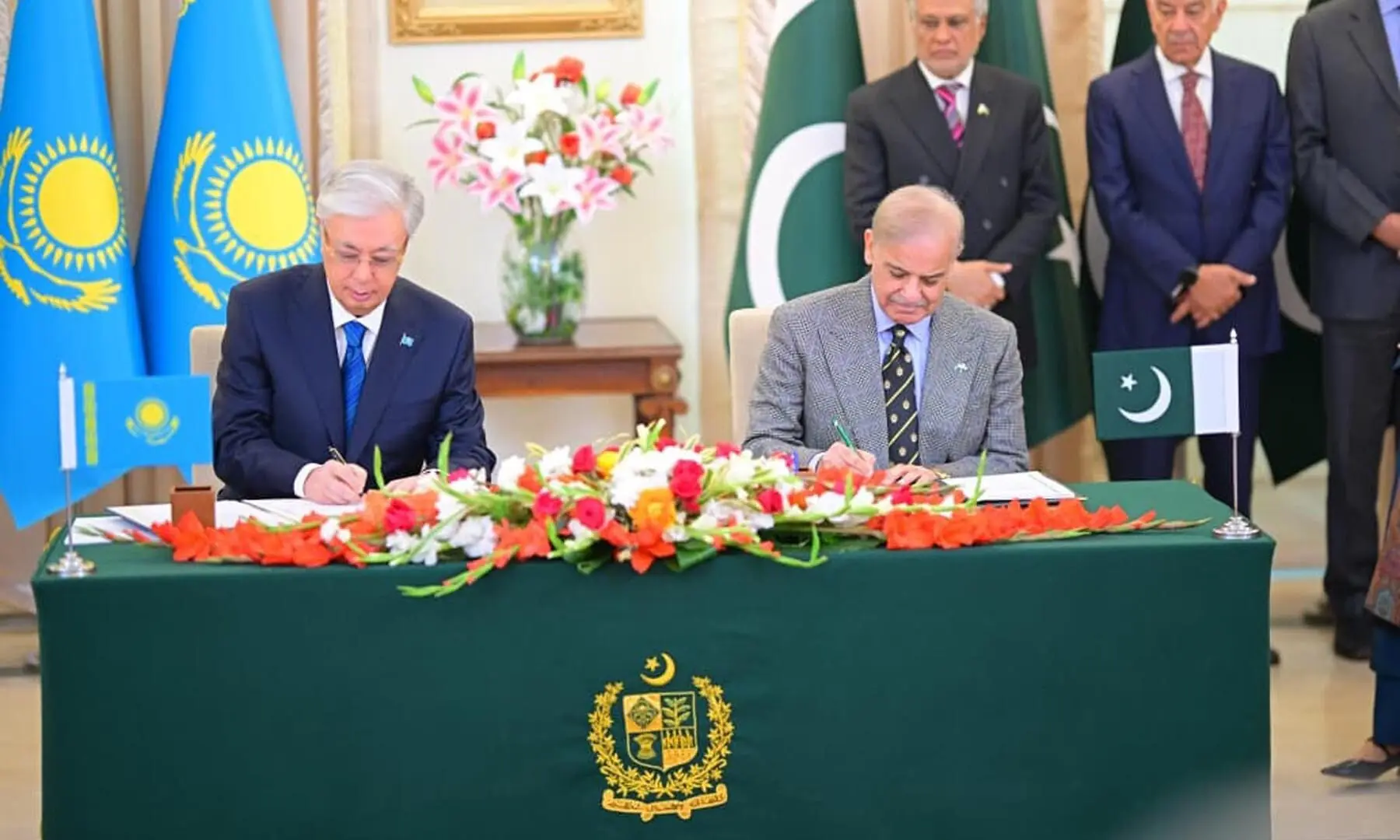 Prime Minister Shehbaz Sharif and Kazakhstan President Kassym-Jomart Tokayev sign the Joint Declaration on Strategic Partnership between the two countries at PM House on Feb 4, 2026. &mdash; PID
