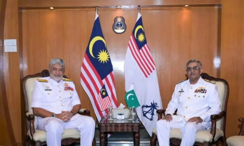 Chief of Naval Staff, Admiral Naveed Ashraf and the Chief of the Royal Malaysian Navy, Admiral Tan Sri (Dr.) Zulhelmy bin Ithnain. &mdash; Photo via ISPR